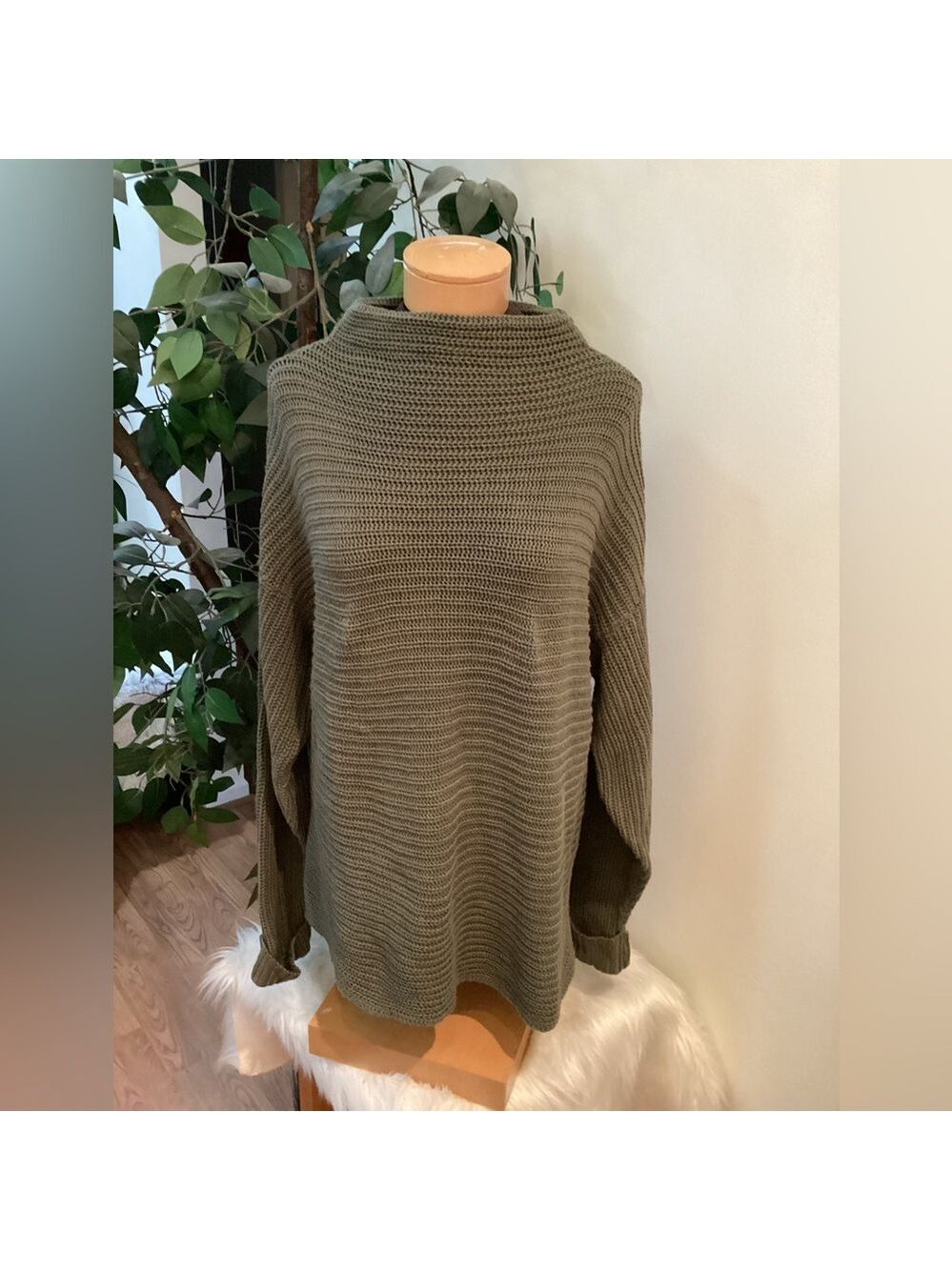 Whitefish Bay olive chunky long sleeve cuffed sweater Woman’s size XL